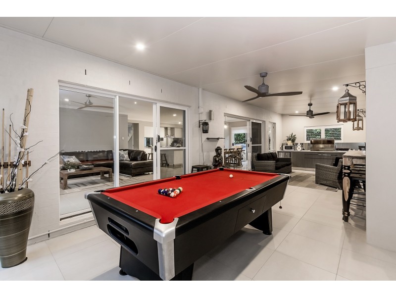 33 Buccaneer Way, Coomera Waters QLD 4209