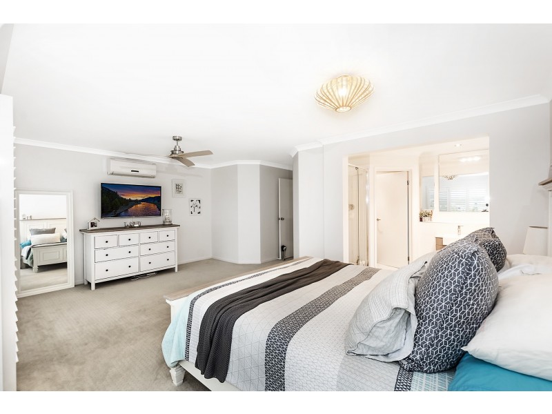 33 Buccaneer Way, Coomera Waters QLD 4209