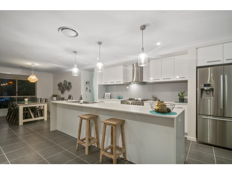 15 Riverbreeze Crescent, Maudsland QLD 4210