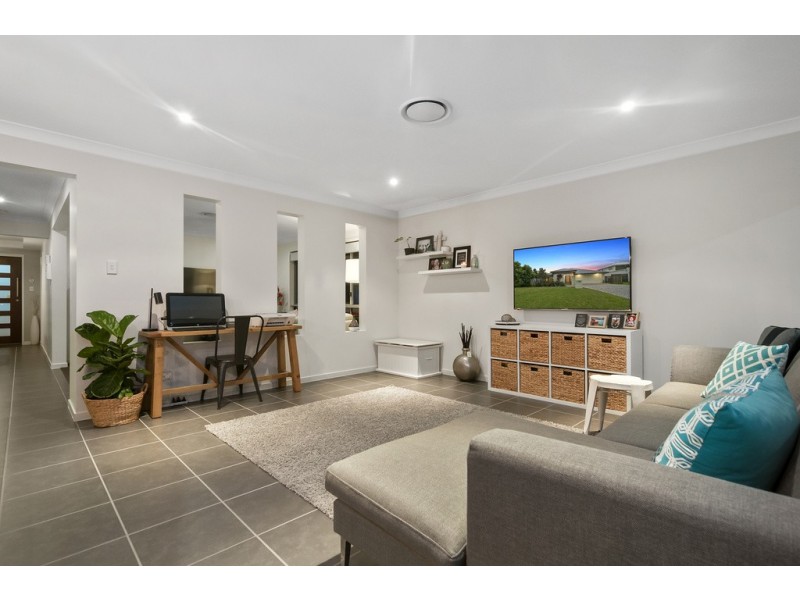 15 Riverbreeze Crescent, Maudsland QLD 4210