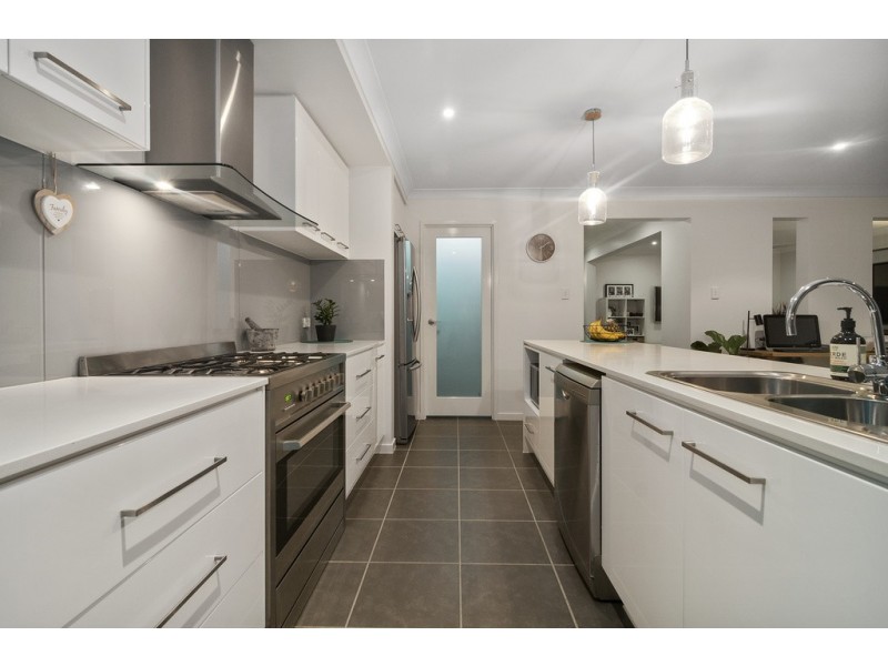 15 Riverbreeze Crescent, Maudsland QLD 4210