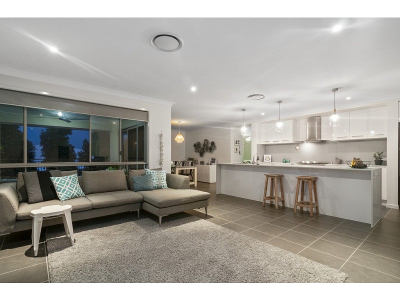 15 Riverbreeze Crescent, Maudsland QLD 4210