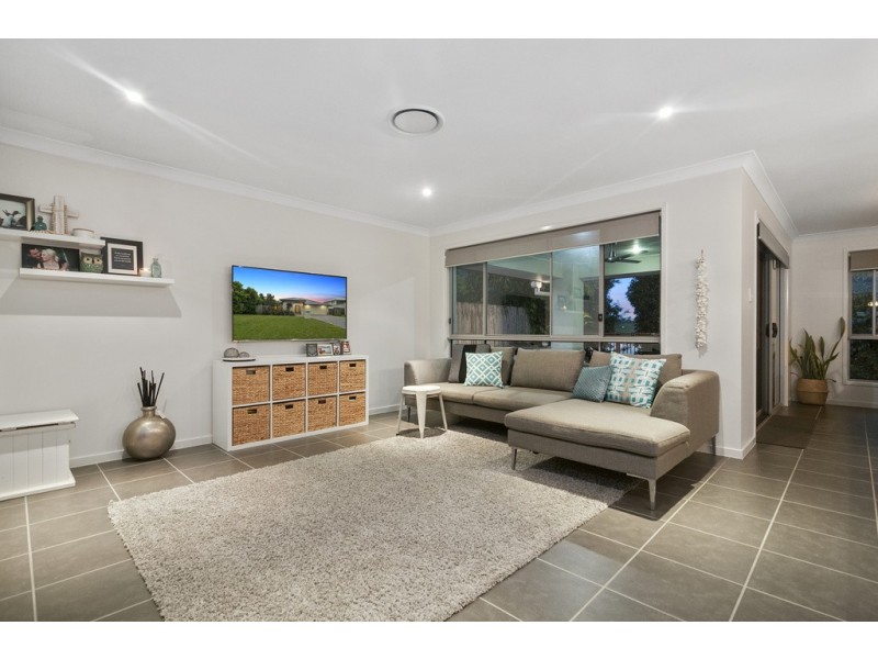 15 Riverbreeze Crescent, Maudsland QLD 4210