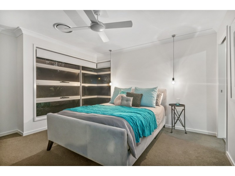 15 Riverbreeze Crescent, Maudsland QLD 4210