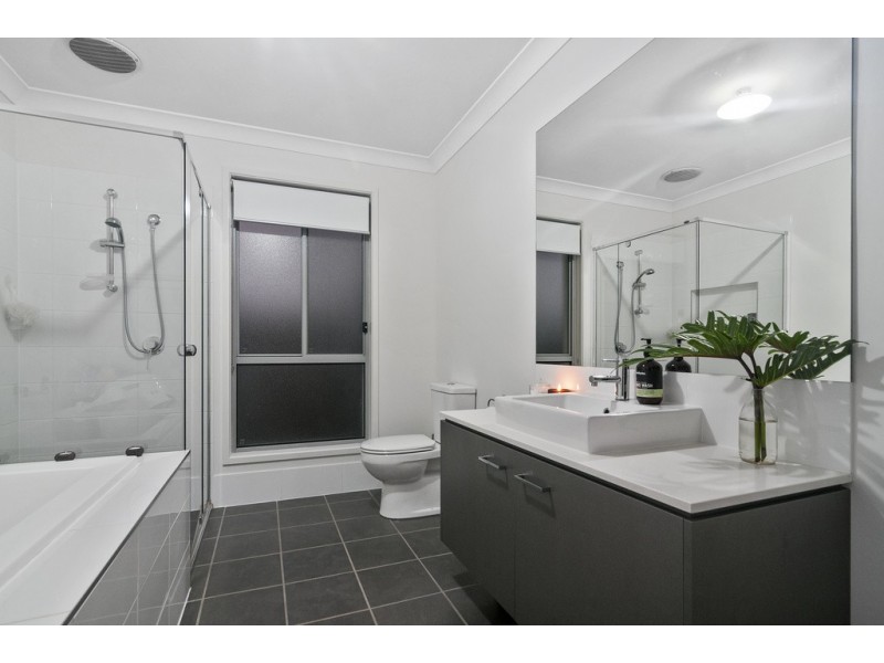 15 Riverbreeze Crescent, Maudsland QLD 4210