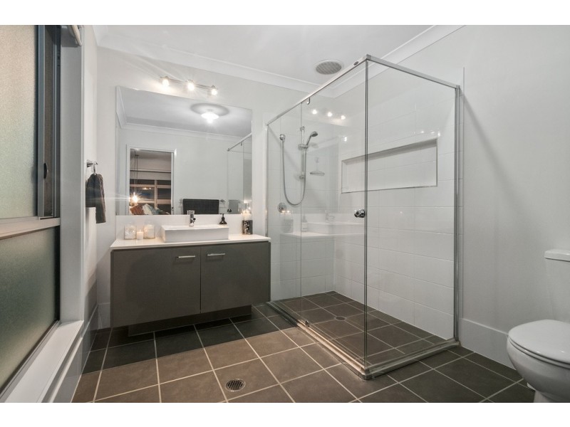 15 Riverbreeze Crescent, Maudsland QLD 4210