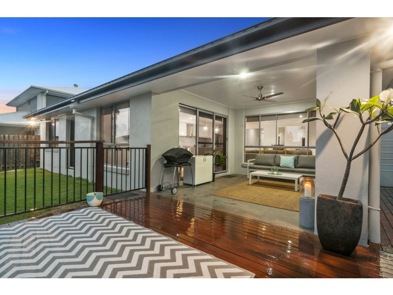 15 Riverbreeze Crescent, Maudsland QLD 4210