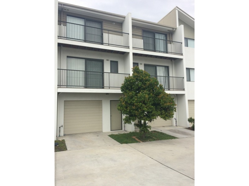 2/2 Tayla Street, Pimpama QLD 4209