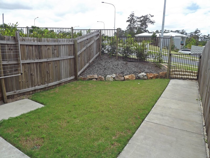 2/2 Tayla Street, Pimpama QLD 4209