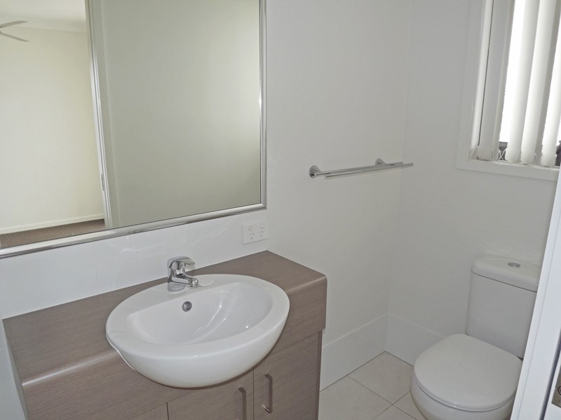 2/2 Tayla Street, Pimpama QLD 4209