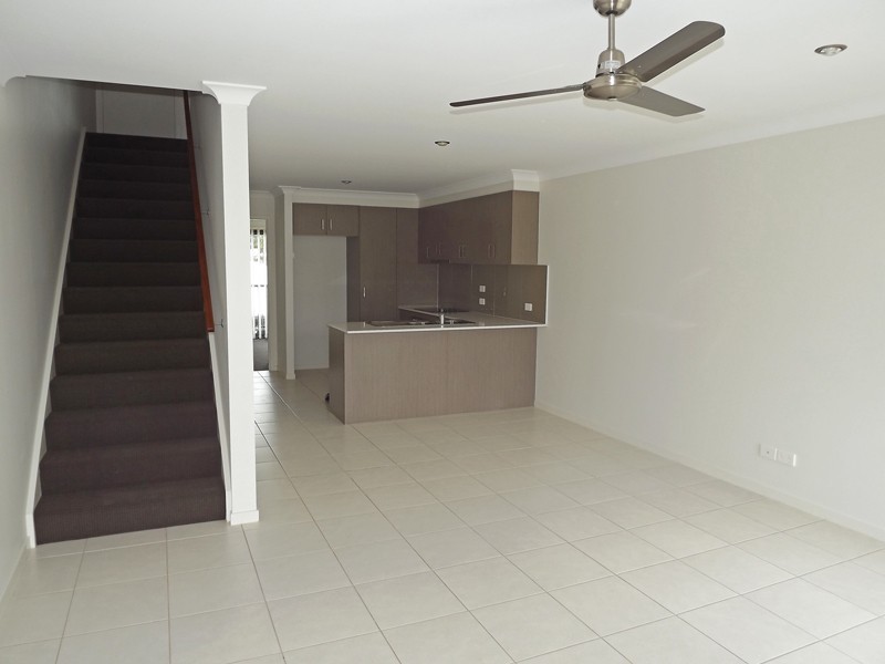 2/2 Tayla Street, Pimpama QLD 4209