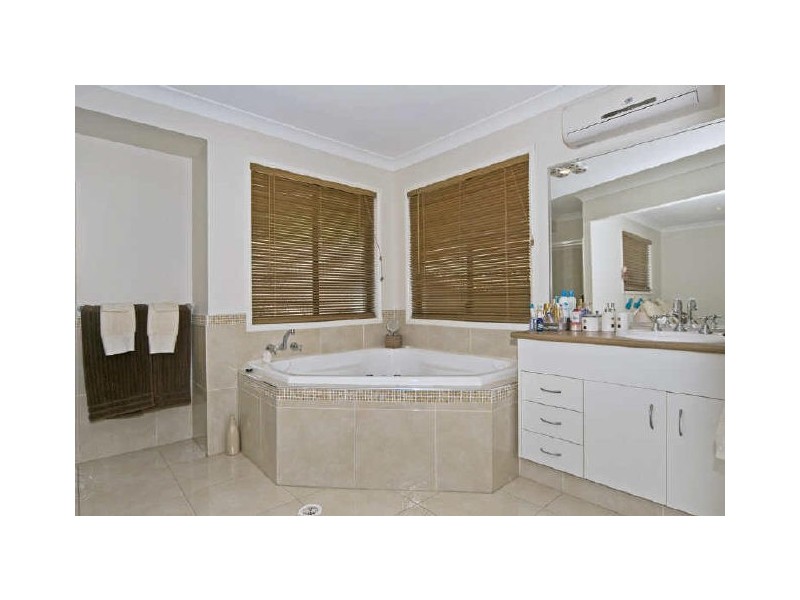 10 Nottinghill Place, Oxenford QLD 4210