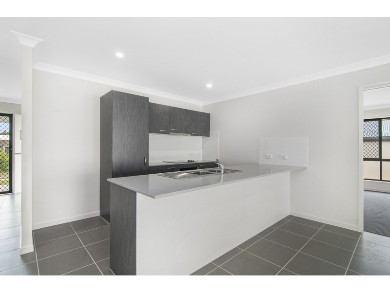 10 Ross Crescent, Pimpama QLD 4209