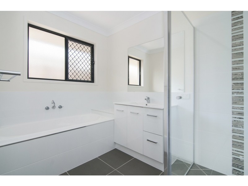 10 Ross Crescent, Pimpama QLD 4209