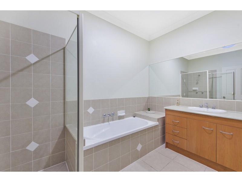 2/60 Freestone Drive, Upper Coomera QLD 4209