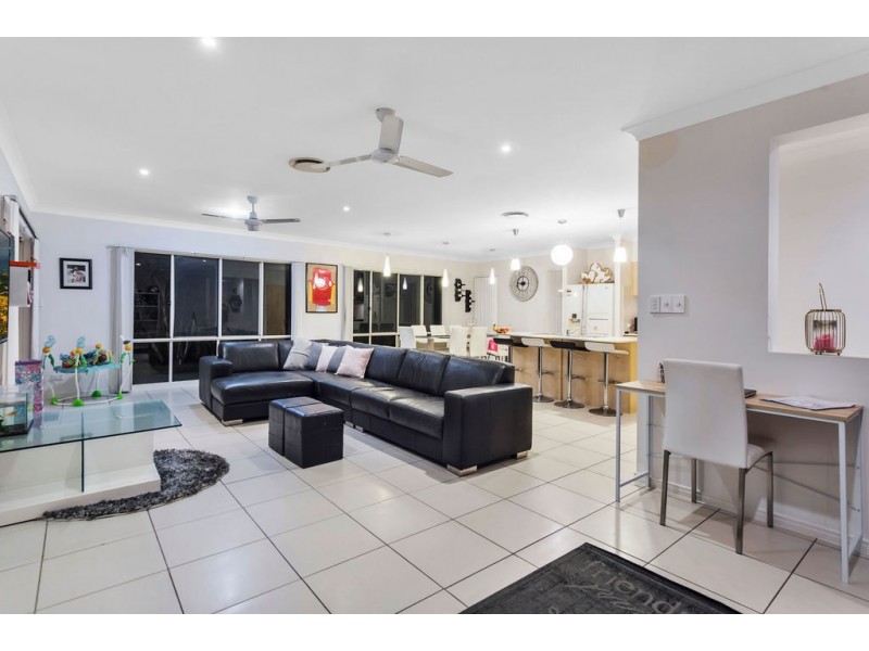 14 Lysterfield Rise, Upper Coomera QLD 4209