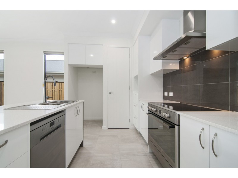 20 Laurel Drive, Helensvale QLD 4212