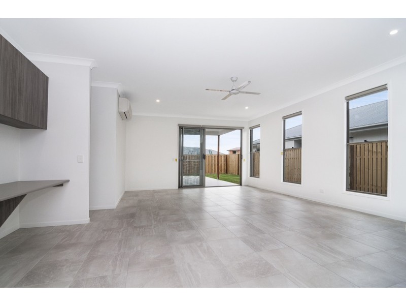 20 Laurel Drive, Helensvale QLD 4212