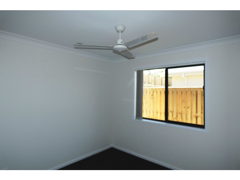 1/8 Peak Crescent, Pimpama QLD 4209