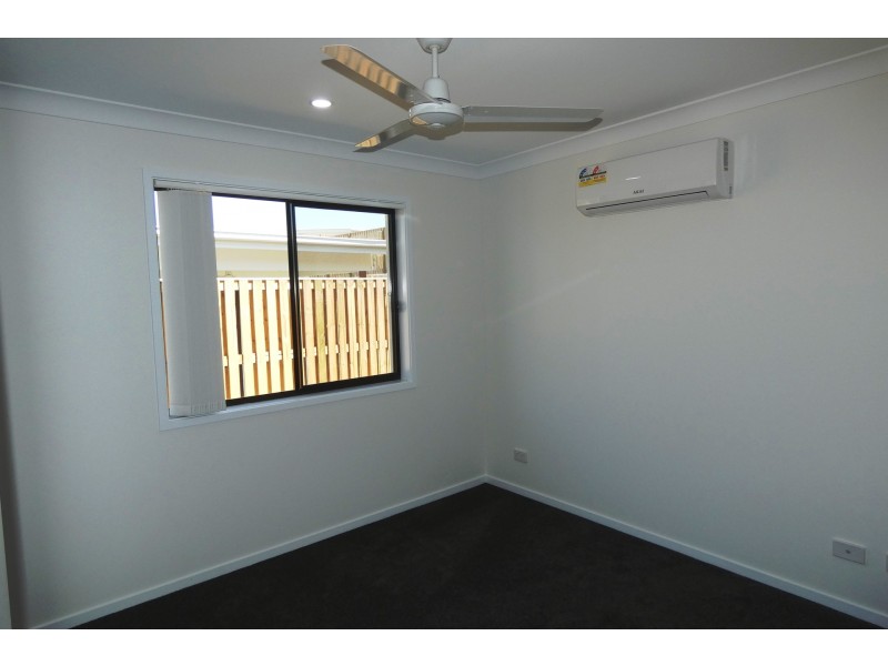 2/8 Peak Crescent, Pimpama QLD 4209