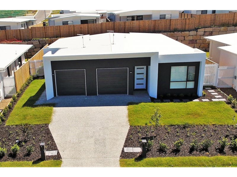 2/8 Peak Crescent, Pimpama QLD 4209