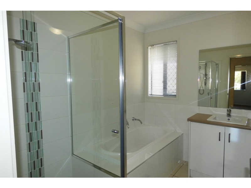 1 Mcwang Road, Pimpama QLD 4209