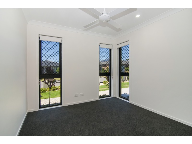 38 Longstaff Crescent, Pimpama QLD 4209