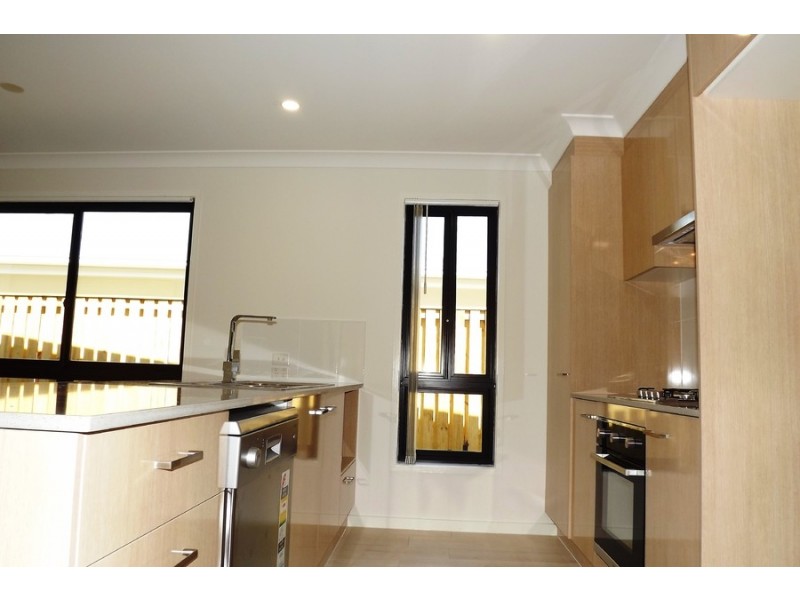 11 Hill Drive, Pimpama QLD 4209