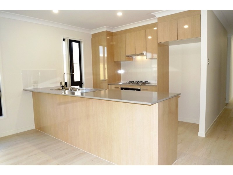 11 Hill Drive, Pimpama QLD 4209