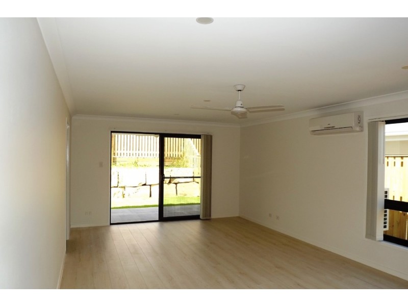 11 Hill Drive, Pimpama QLD 4209