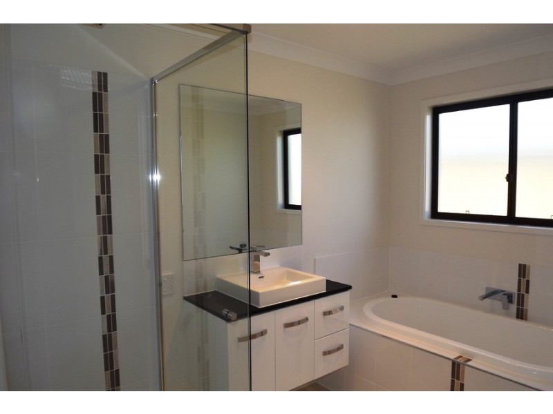 11 Hill Drive, Pimpama QLD 4209