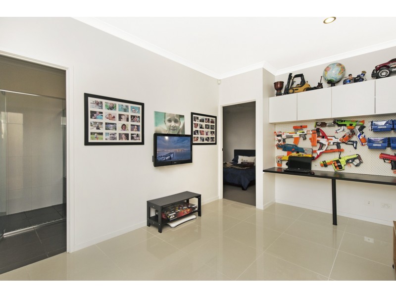 8 Waterlilly Place, Upper Coomera QLD 4209