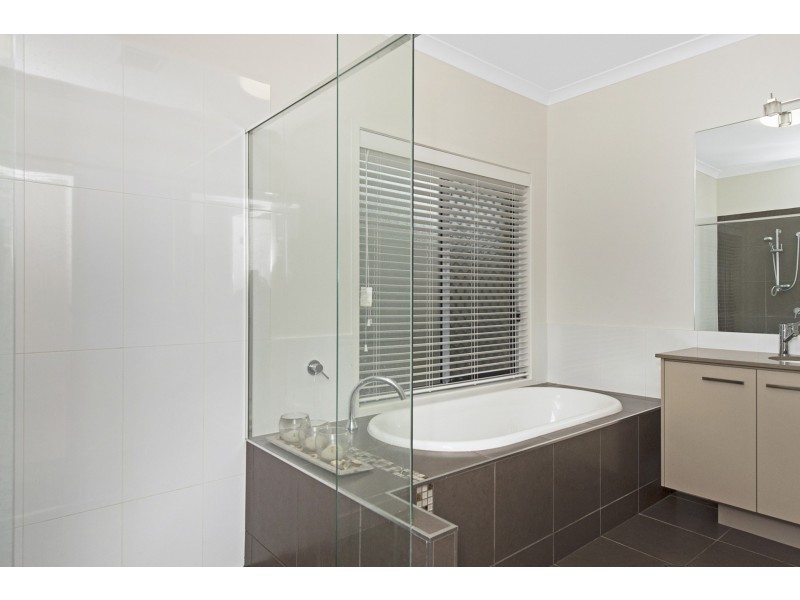 8 Waterlilly Place, Upper Coomera QLD 4209