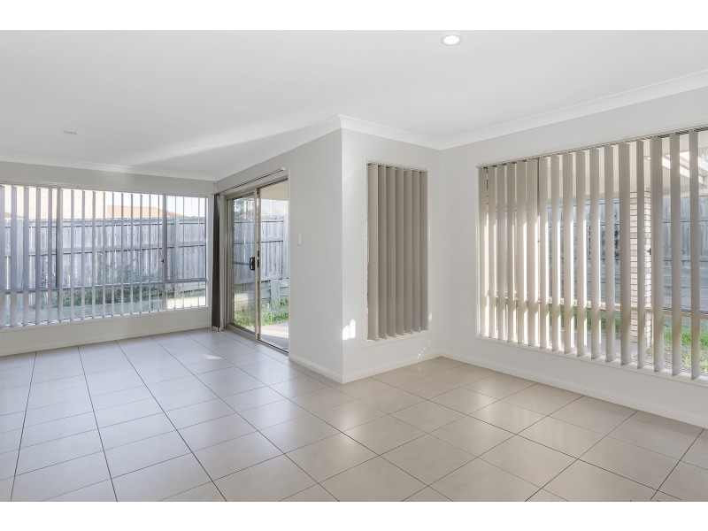 8 Currawong Crescent, Upper Coomera QLD 4209
