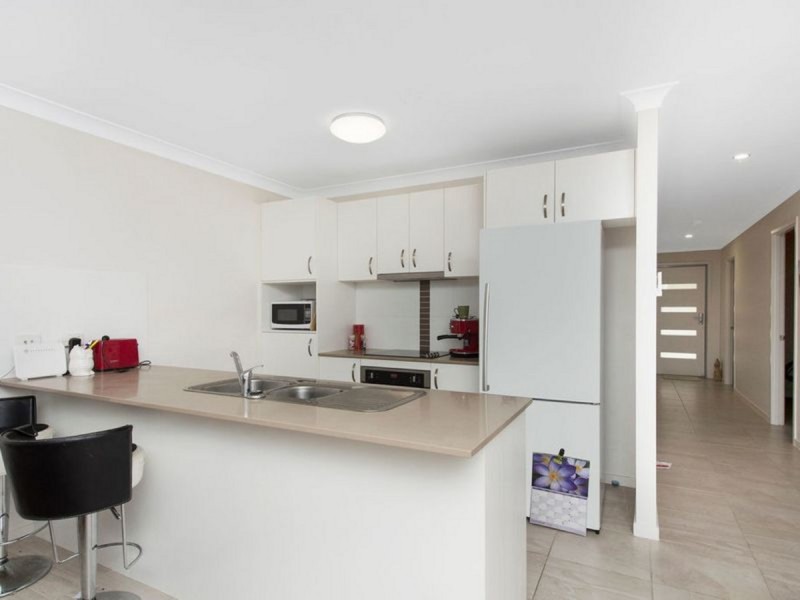 2 Steven Crescent, Pimpama QLD 4209