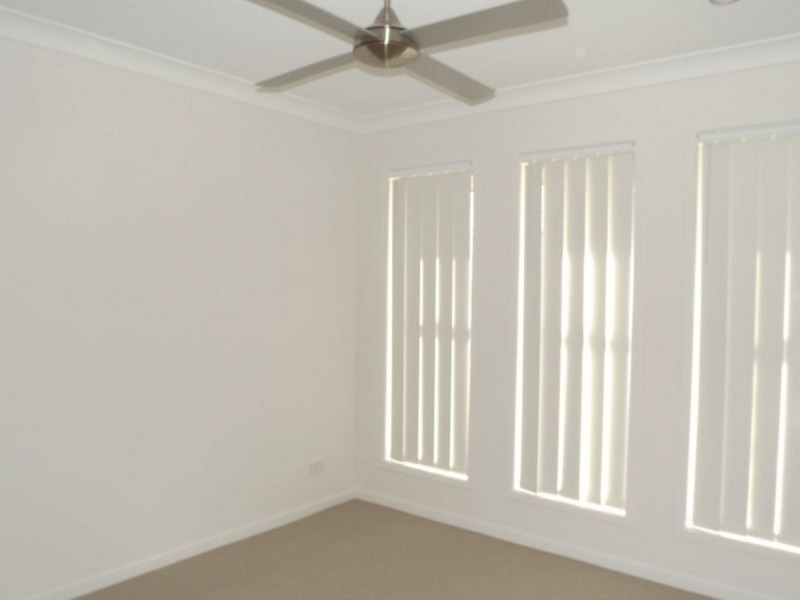 2 Steven Crescent, Pimpama QLD 4209