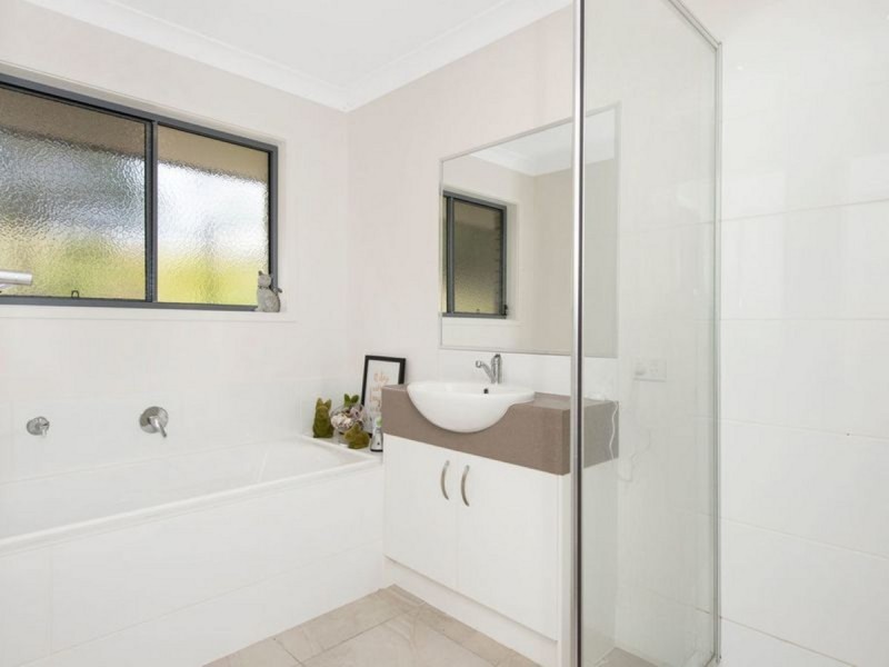 2 Steven Crescent, Pimpama QLD 4209