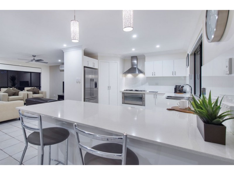 23 John Dalley Drive, Helensvale QLD 4212