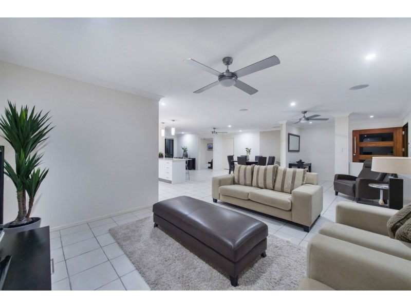 23 John Dalley Drive, Helensvale QLD 4212