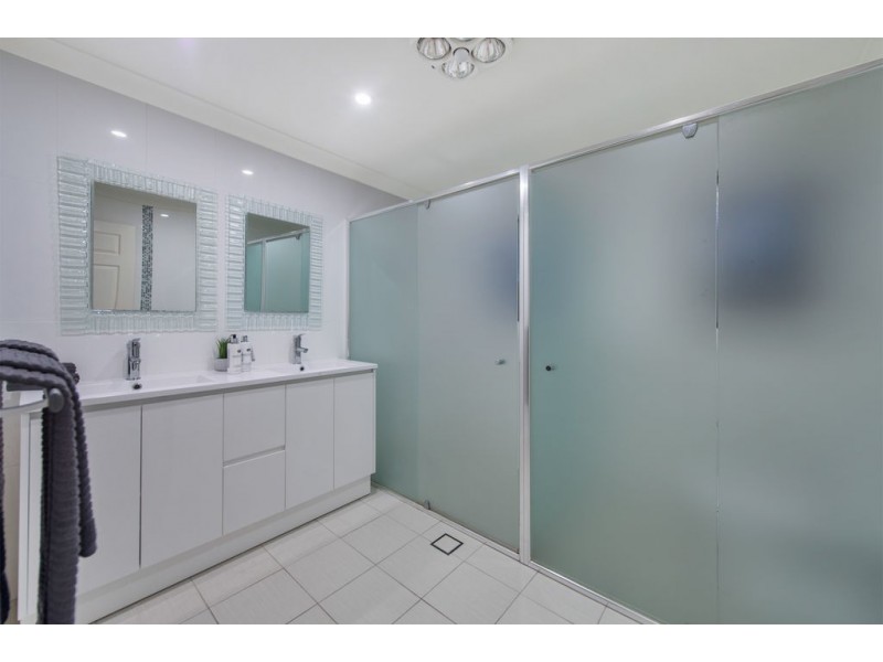 23 John Dalley Drive, Helensvale QLD 4212