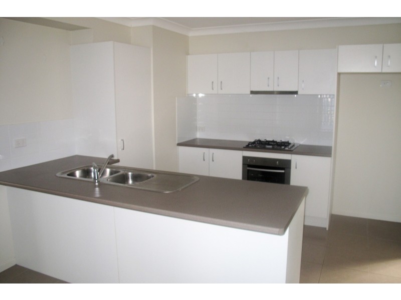 4A Charles Avenue, Pimpama QLD 4209