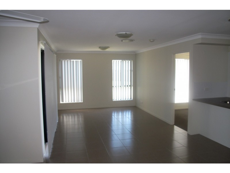 4A Charles Avenue, Pimpama QLD 4209