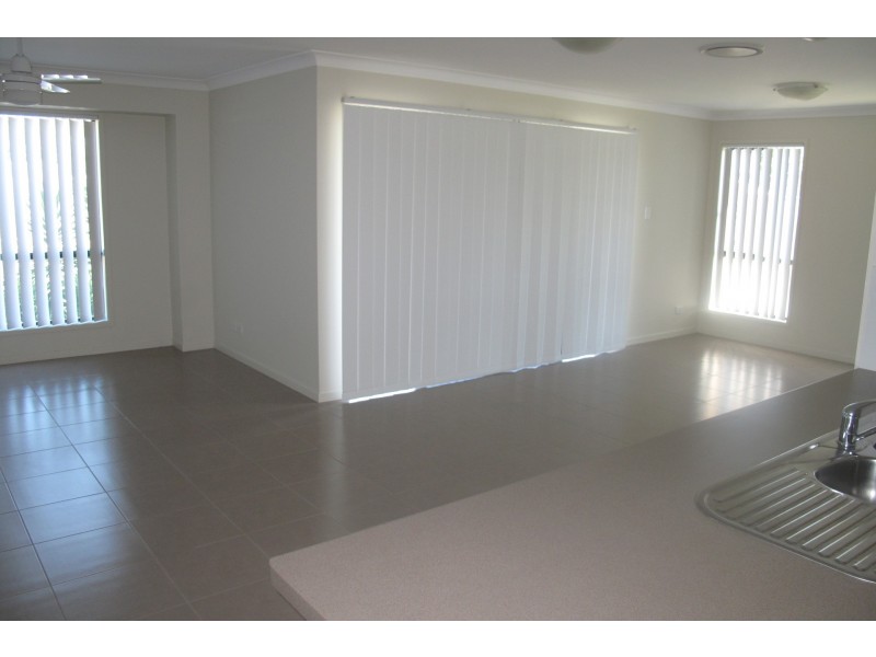 4A Charles Avenue, Pimpama QLD 4209