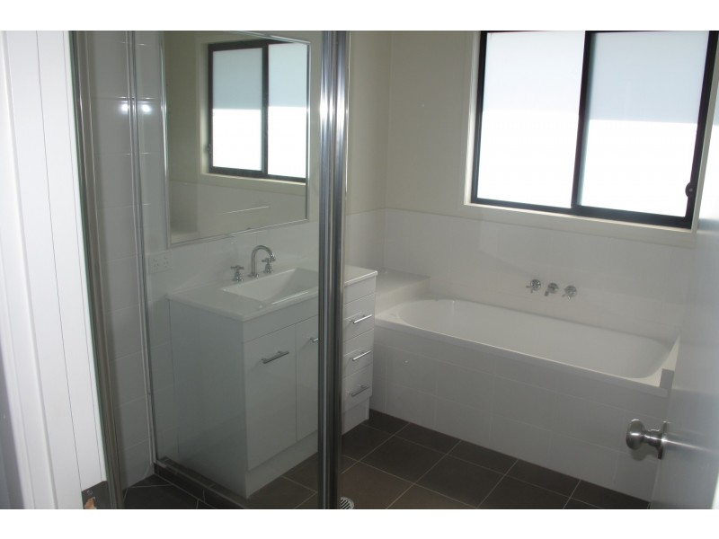 4A Charles Avenue, Pimpama QLD 4209