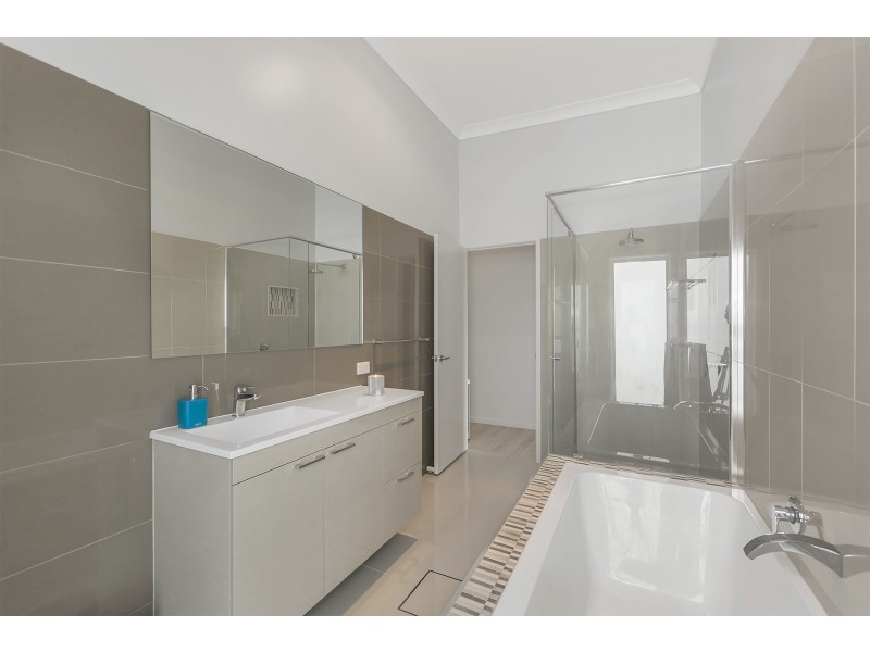 33 Garawarra Crescent, Upper Coomera QLD 4209