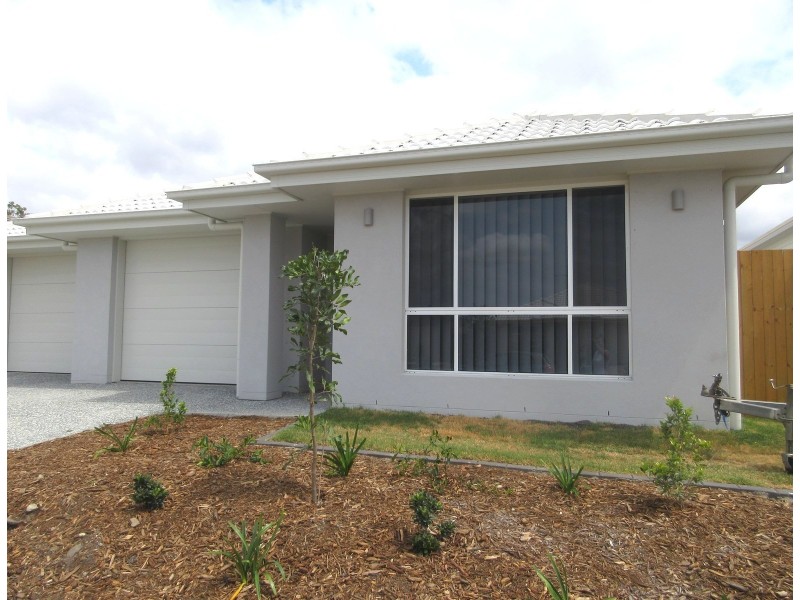 1/8 Hazel Street, Pimpama QLD 4209