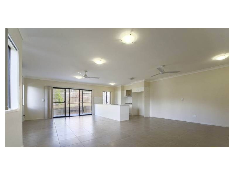2/2 Kelly Avenue, Coomera QLD 4209