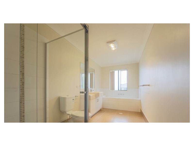 2/2 Kelly Avenue, Coomera QLD 4209