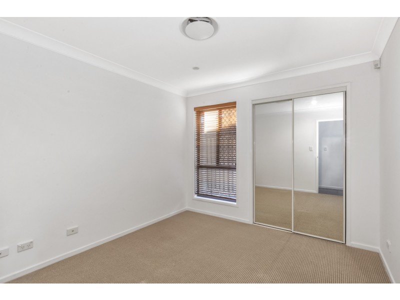 52 Regatta Avenue, Oxenford QLD 4210