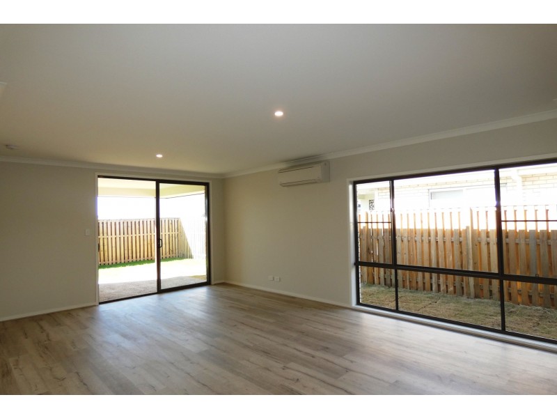 12 Lindeman Circuit, Pimpama QLD 4209